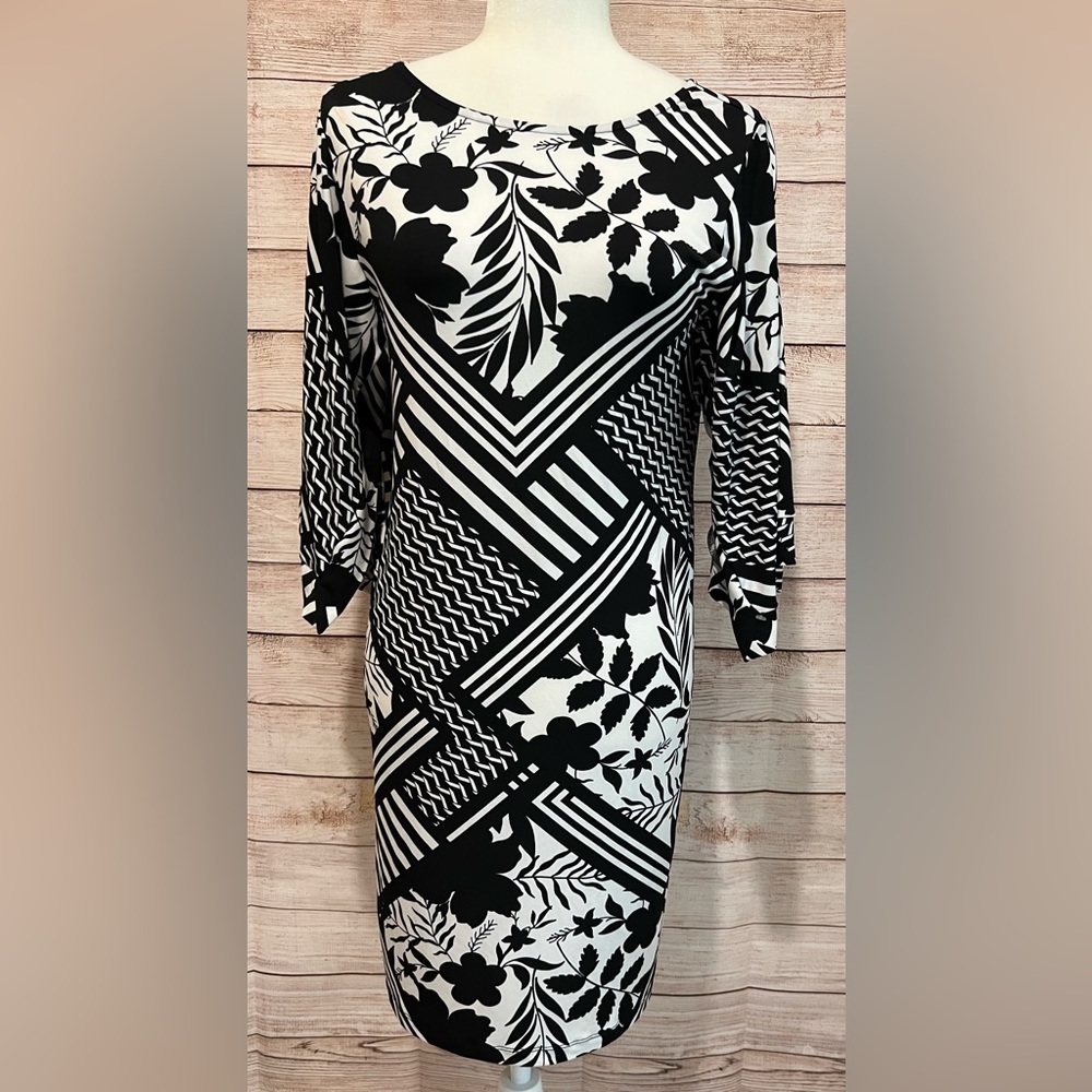 Chico's Black White Floral Emma Dress Womens 0 Small 3/4 Bell Sleeve Sheath